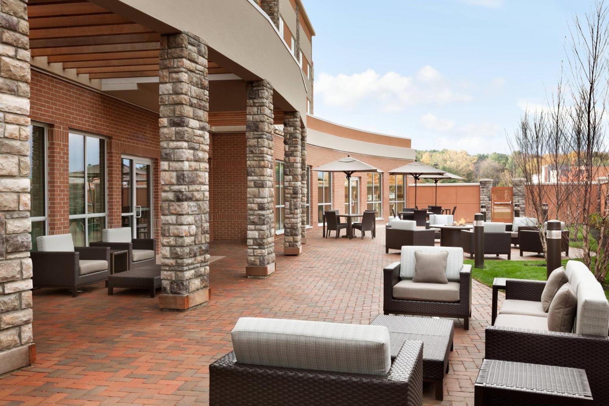 Courtyard By Marriott Boston Dedham/Westwood Hotel Eksteriør billede