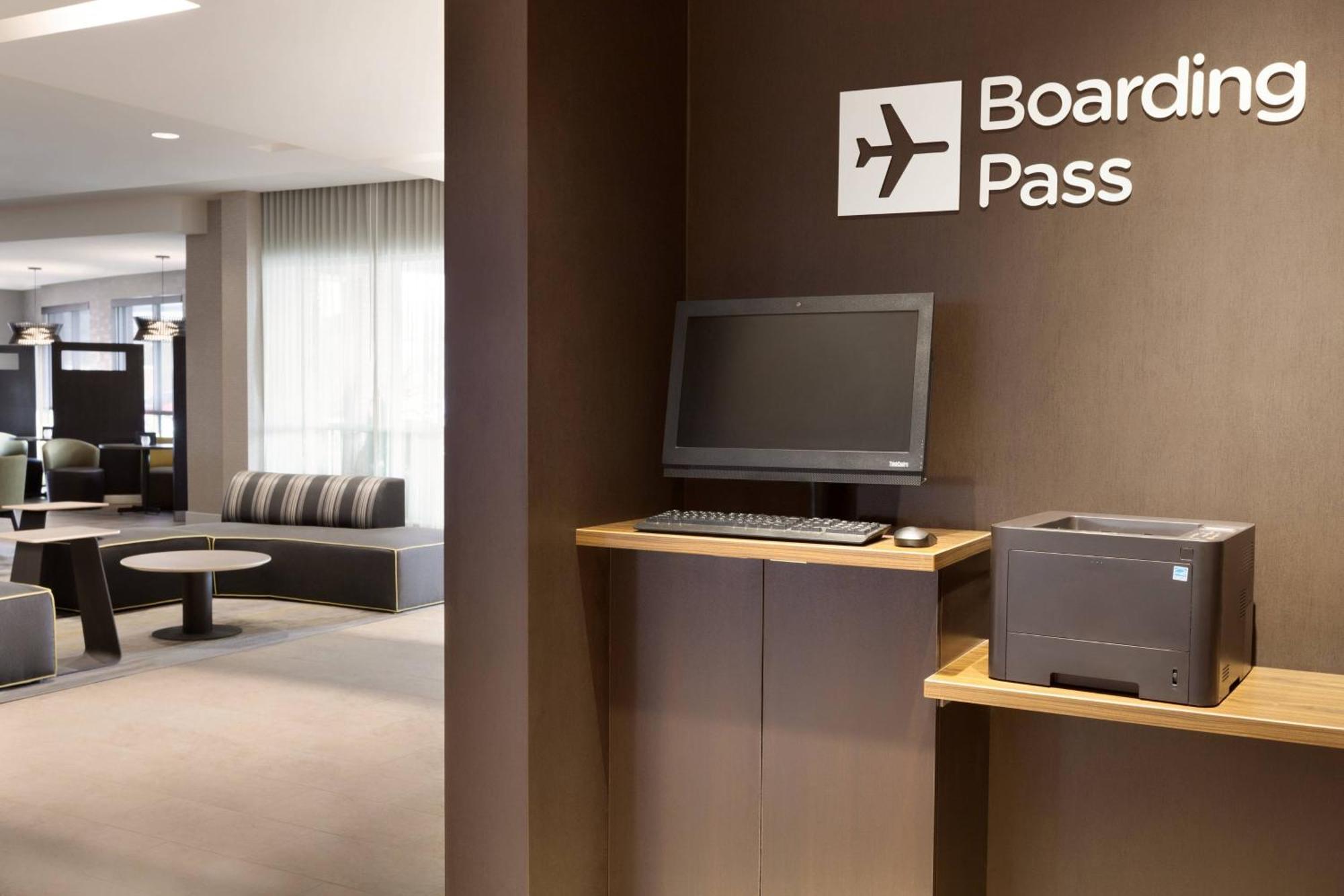 Courtyard By Marriott Boston Dedham/Westwood Hotel Eksteriør billede