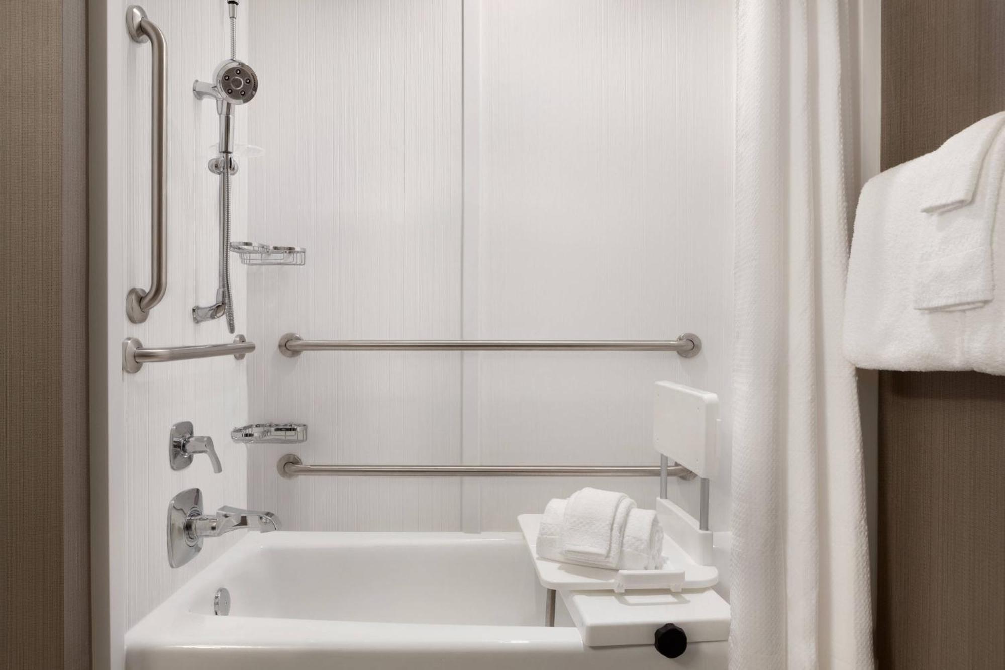 Courtyard By Marriott Boston Dedham/Westwood Hotel Eksteriør billede
