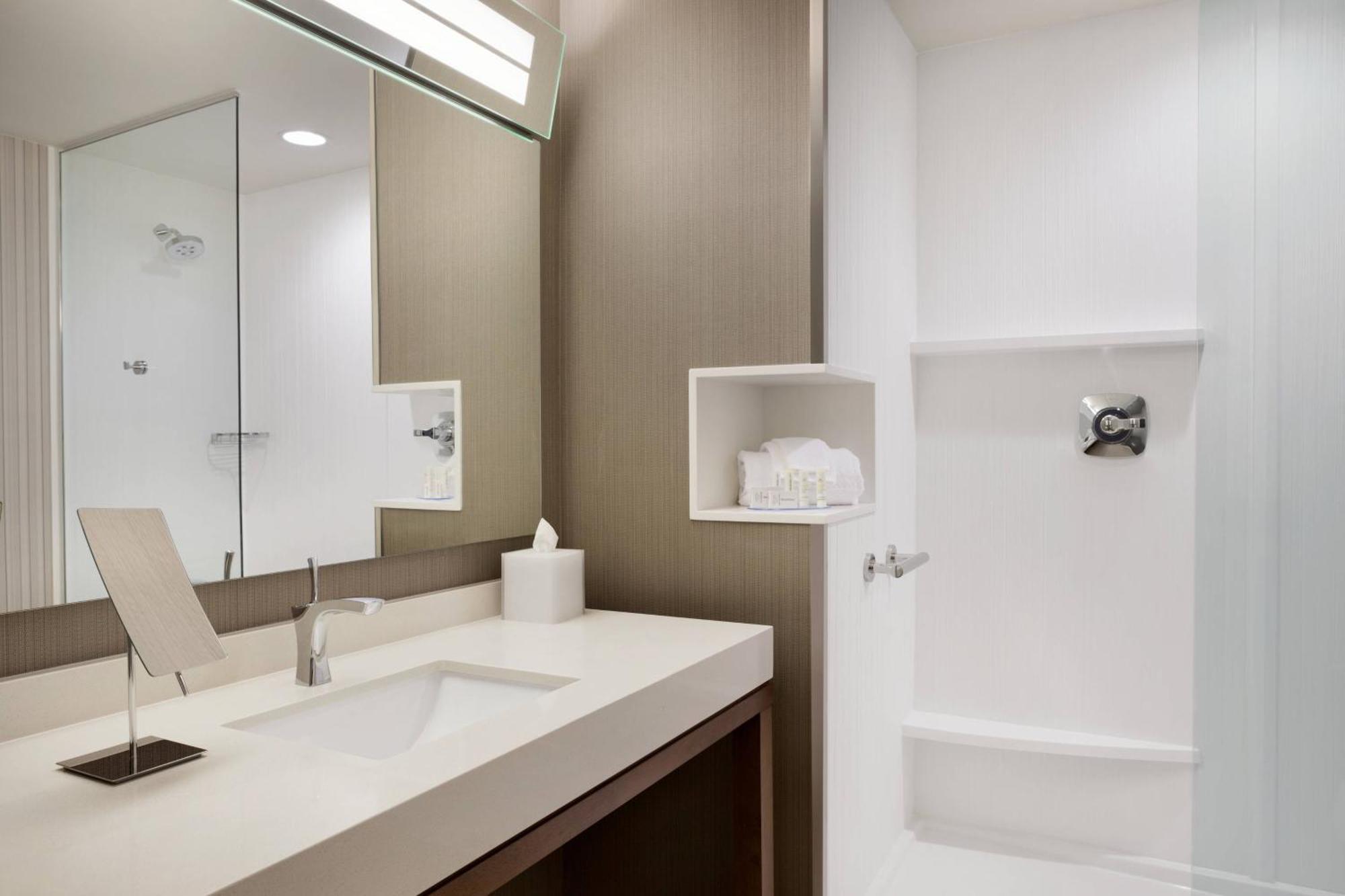 Courtyard By Marriott Boston Dedham/Westwood Hotel Eksteriør billede